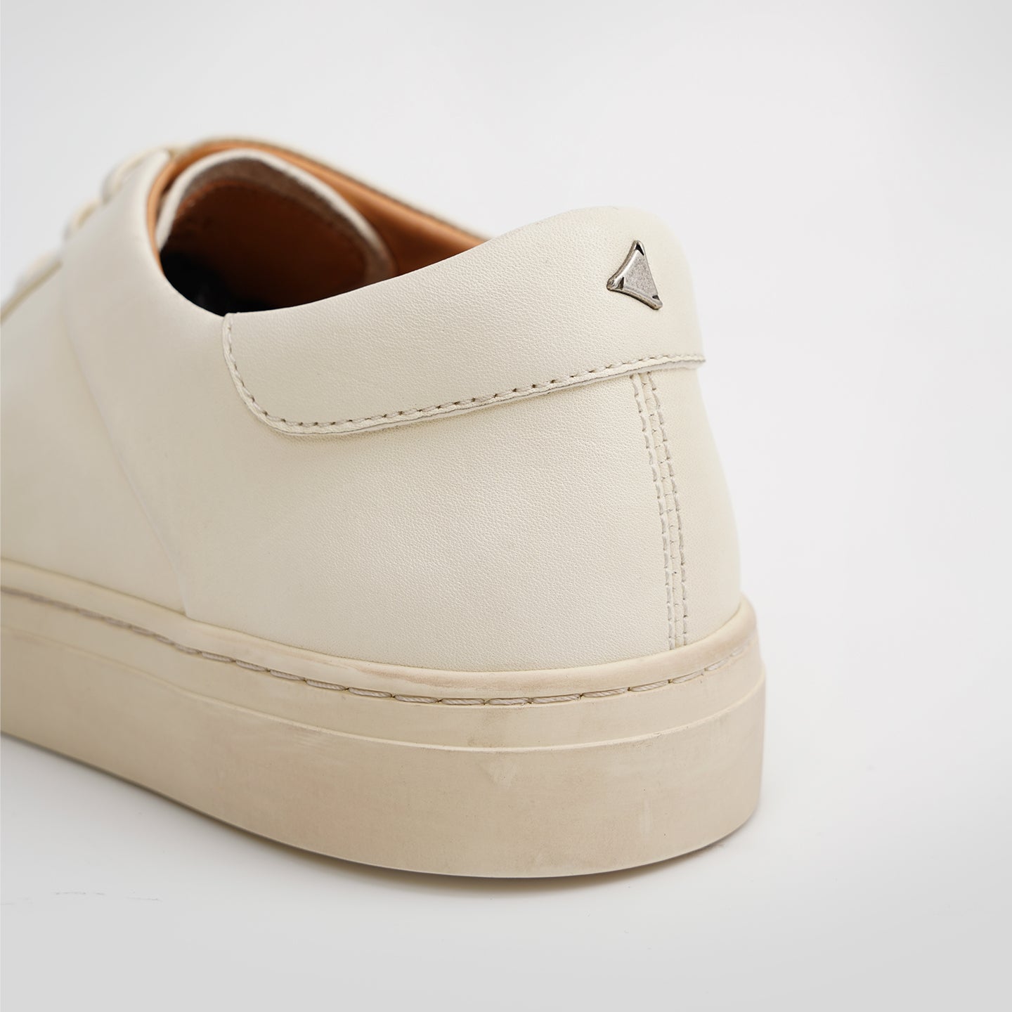 DB0020-1 HORSEHIDE CASUAL WHITE SNEAKERS